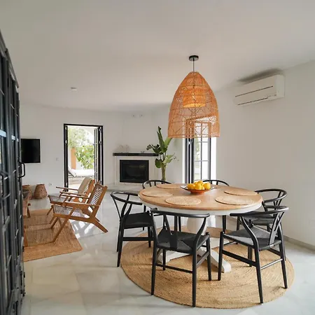 Casa El Cholo, Hideaway